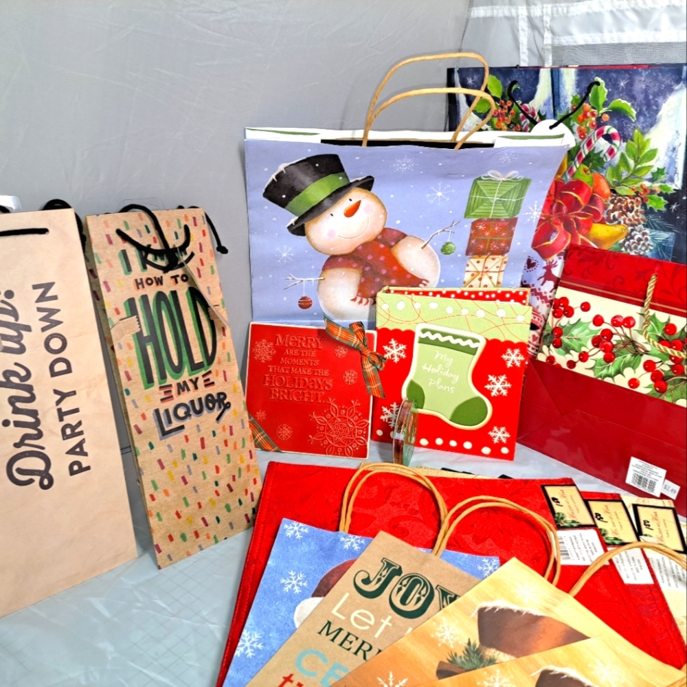 Christmas / Holiday Gift Bags, Planner and Trivot Bundle
